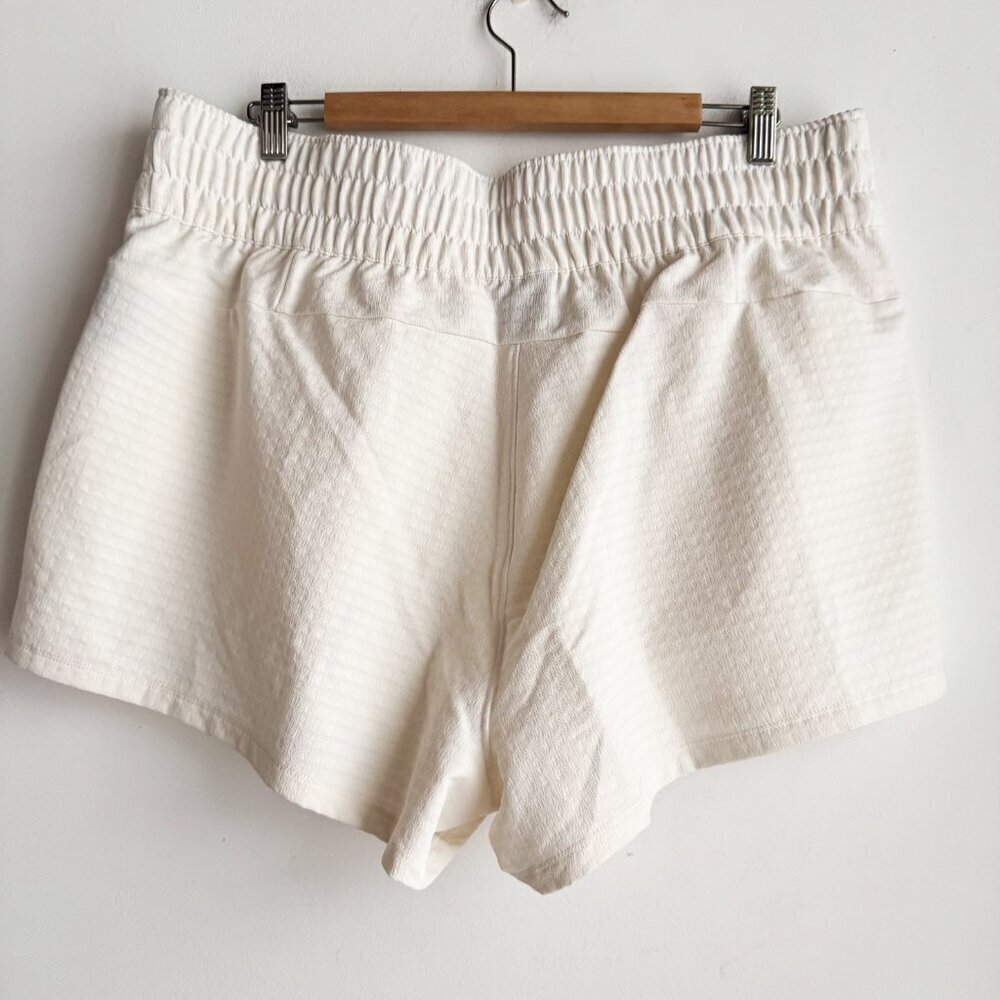 The North Face Tekware Grid White Waffle Textured Shorts XL - Picture 5 of 6